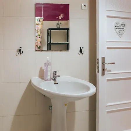 Aquilla Family 302 *