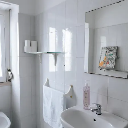 ホームステイ Aquilla Family 302