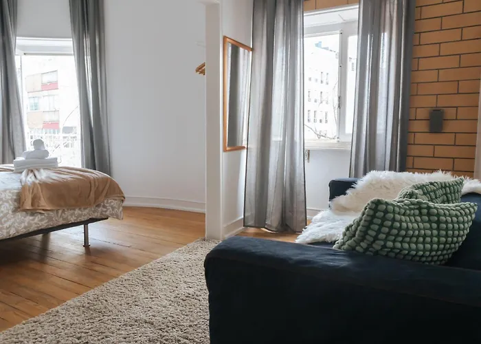 Aquilla Family 302 Проживання в сім'ї *