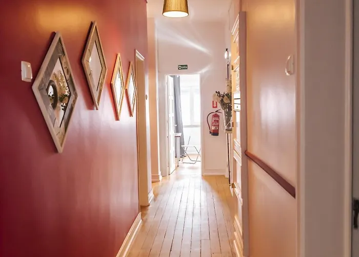 Проживання в сім'ї Aquilla Family 302