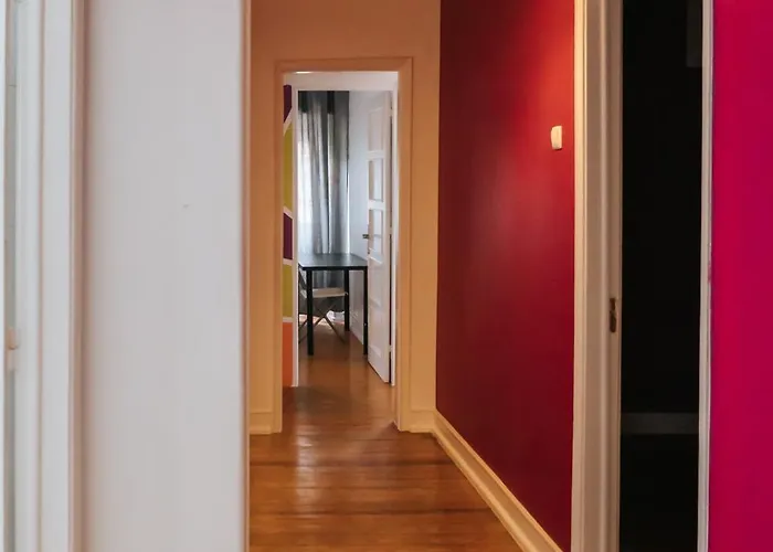 Проживання в сім'ї Aquilla Family 302 Лісабон