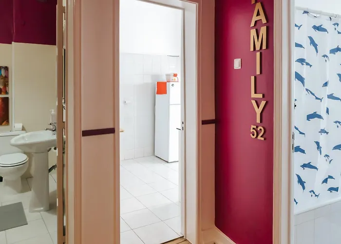 Aquilla Family 302 * Лісабон