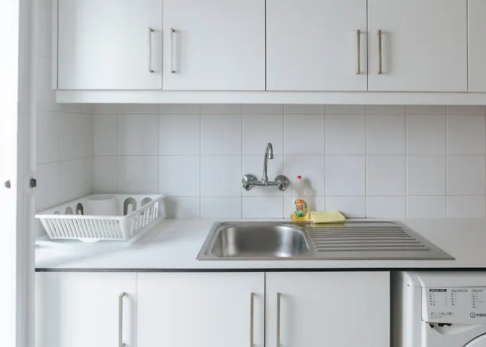 Проживання в сім'ї Aquilla Family 302