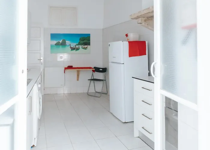 Aquilla Family 302 Лісабон