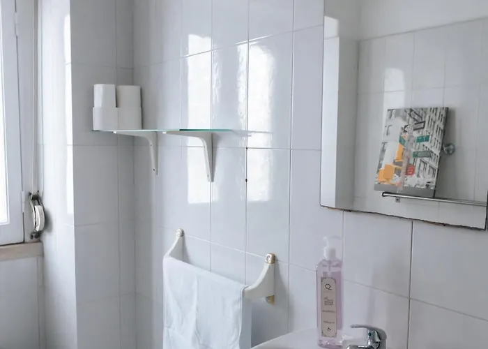 Проживання в сім'ї Aquilla Family 302