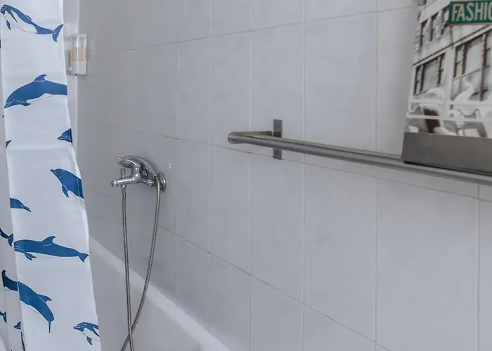 Aquilla Family 302 *