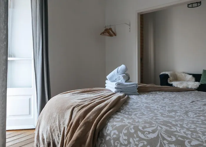 Проживання в сім'ї Aquilla Family 302 Лісабон