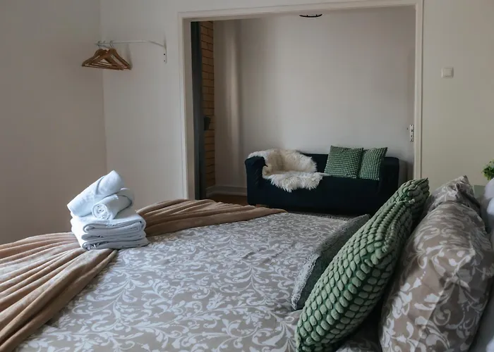 Aquilla Family 302 *