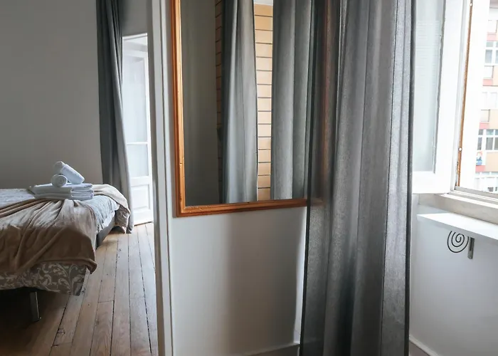 Проживання в сім'ї Aquilla Family 302 *