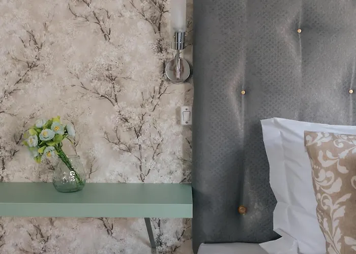 Проживання в сім'ї Aquilla Family 302