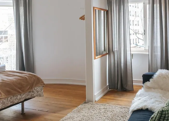 Aquilla Family 302 Проживання в сім'ї *