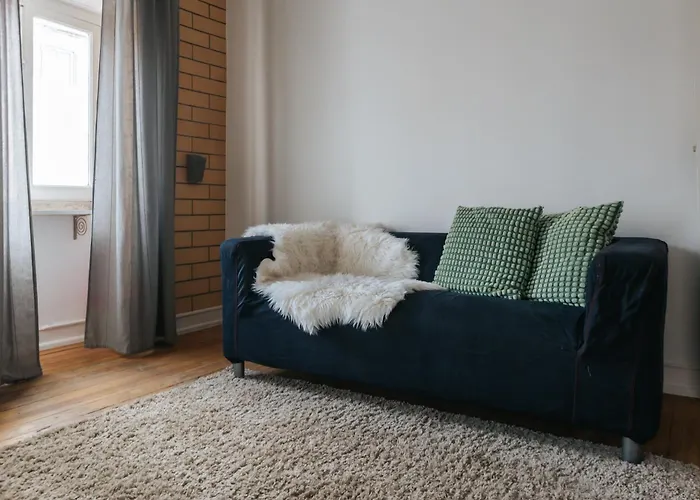 Проживання в сім'ї Aquilla Family 302 *